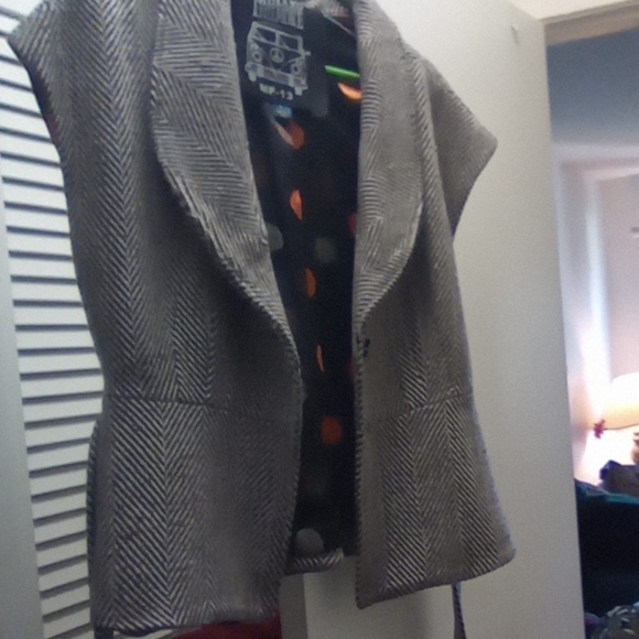 Vest - Picture 1 of 3